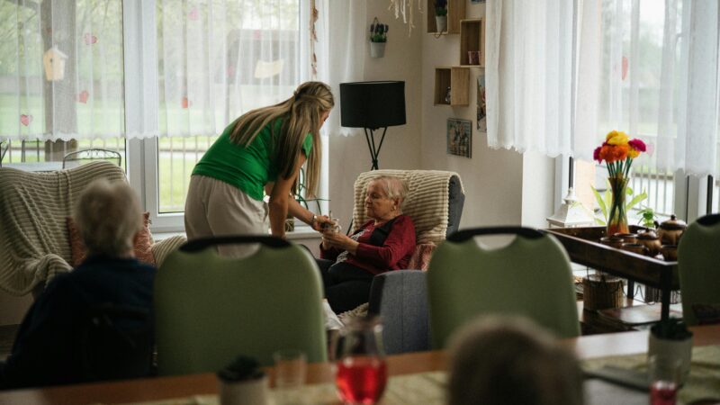 49 Essential Questions When Choosing a Dementia Care Facility for Your Parent